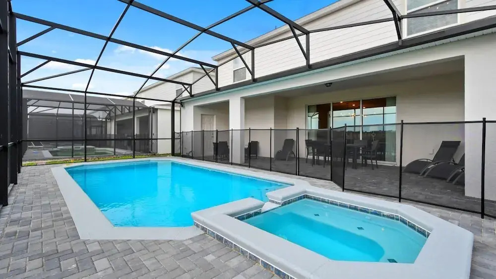 Opulent Villa in Resort Near Theme Parks & Shops