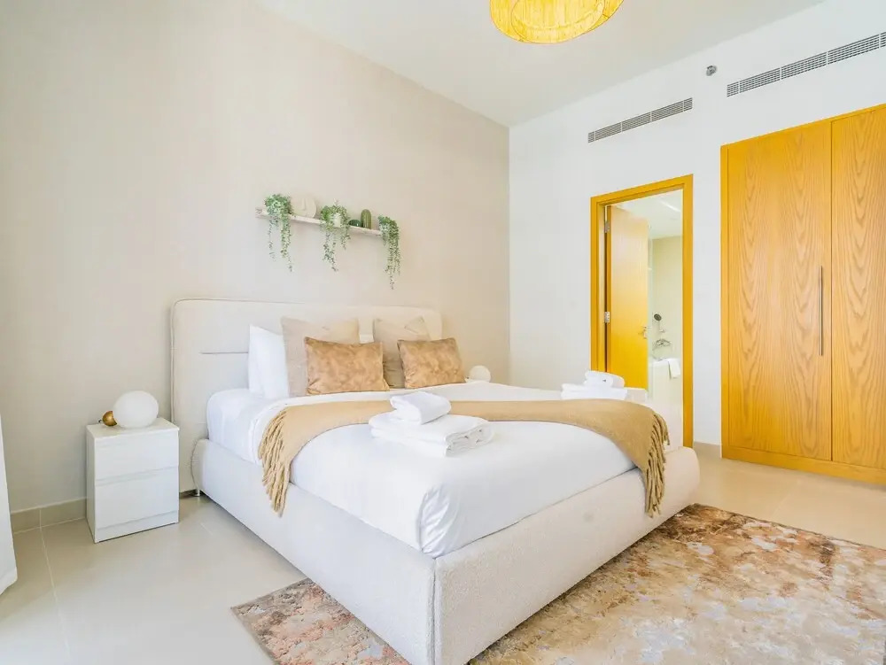 Monty Holiday Home - Serene & Modern Apartment With Burj Khalifa View