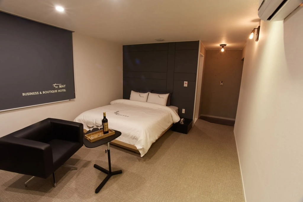 Hotel The May