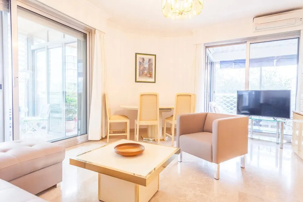 11 Alexandre III Apartment 2