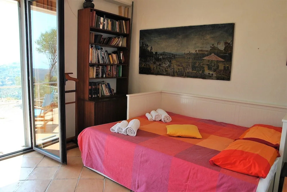 Villa in Sperlonga With Green External Space for 4 Persons