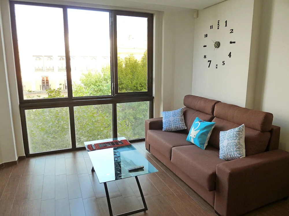 Gran Bulevar Apartment by JITKey