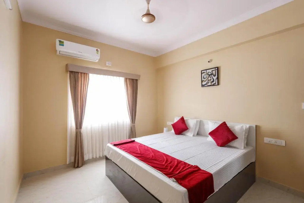 OYO 374 Apartment Near Fortis Hospital