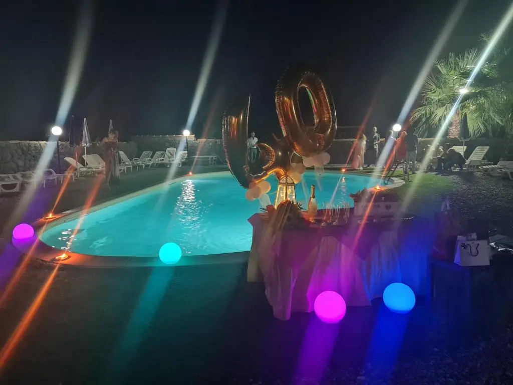 Il Rustico "con piscina in esclusiva o condivisa"