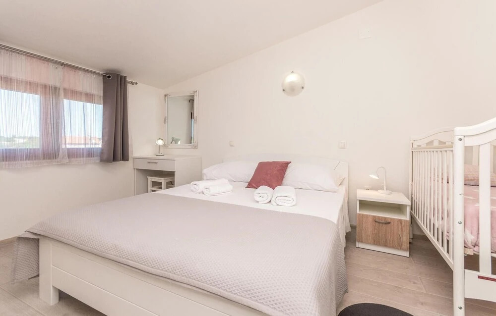 Gorgeous Home In Donje Rastane