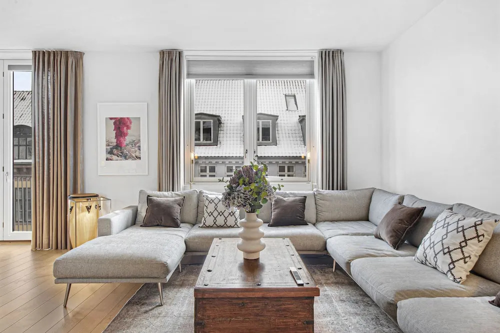 Sanders Monarch - Nice 1-bdr Apt With Balconies