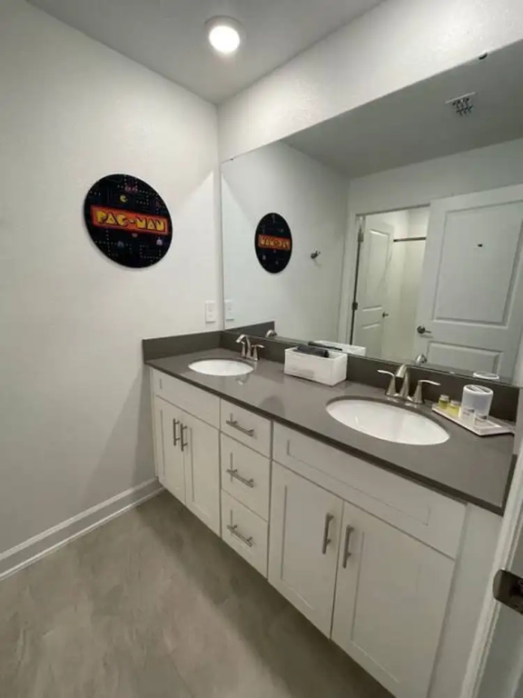 SL 4Br Walking Distance to Club