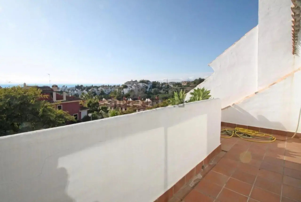 South faced 4 bdrm townhouse with pool in Marbella