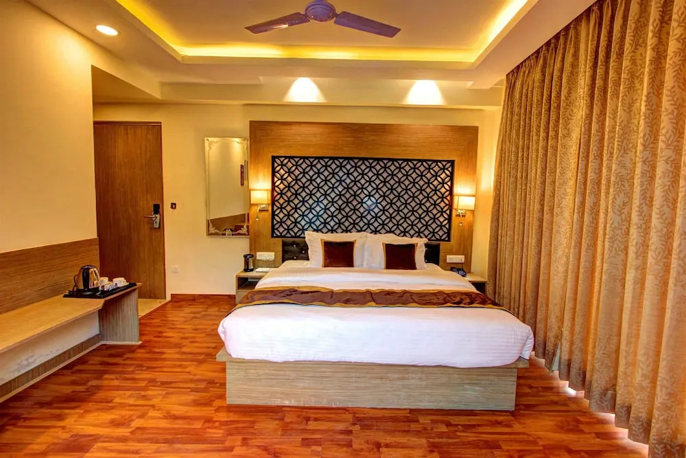 OYO 10786 Hotel Hill County