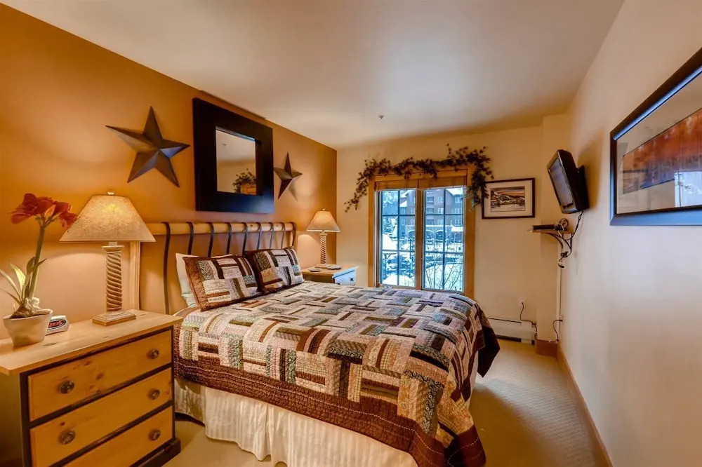 2 Bedroom Colorado Vacation Rental In River Run Village With Pool And Hot Tub Access