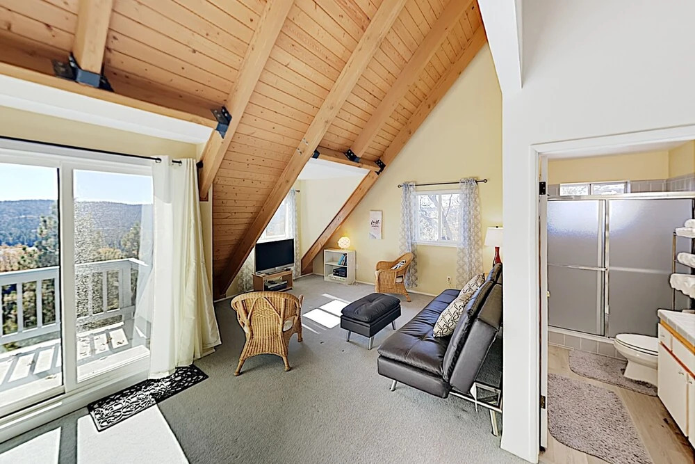 Beautiful Retreat: Lake/Mountain Views & Game Room home