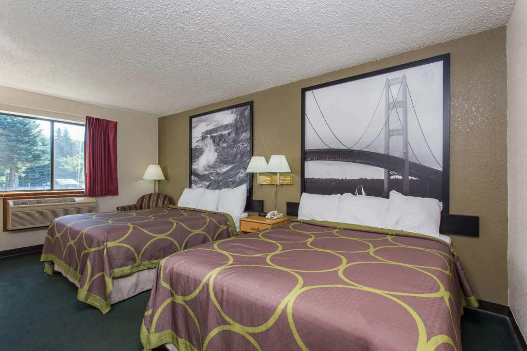 Super 8 by Wyndham Houghton Lake