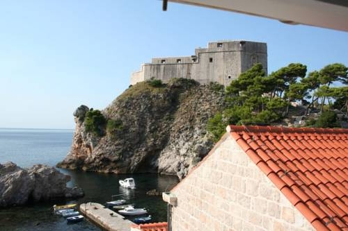 Deluxe Rooms with a terrace view at Old City Gate