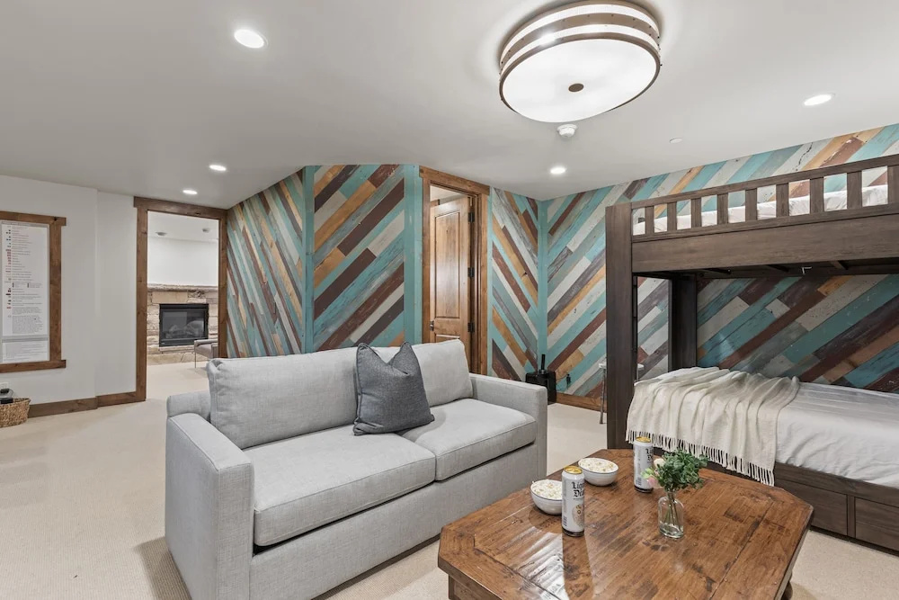 1138 Skiers Heaven! Luxury Home Close To Park City Mountain! Two Hot Tubs & Gorgeous Outdoor Space! 6 Bedroom Home by RedAwning
