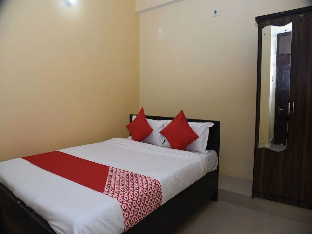 OYO 15071 Hotel Harsh Raj Residency