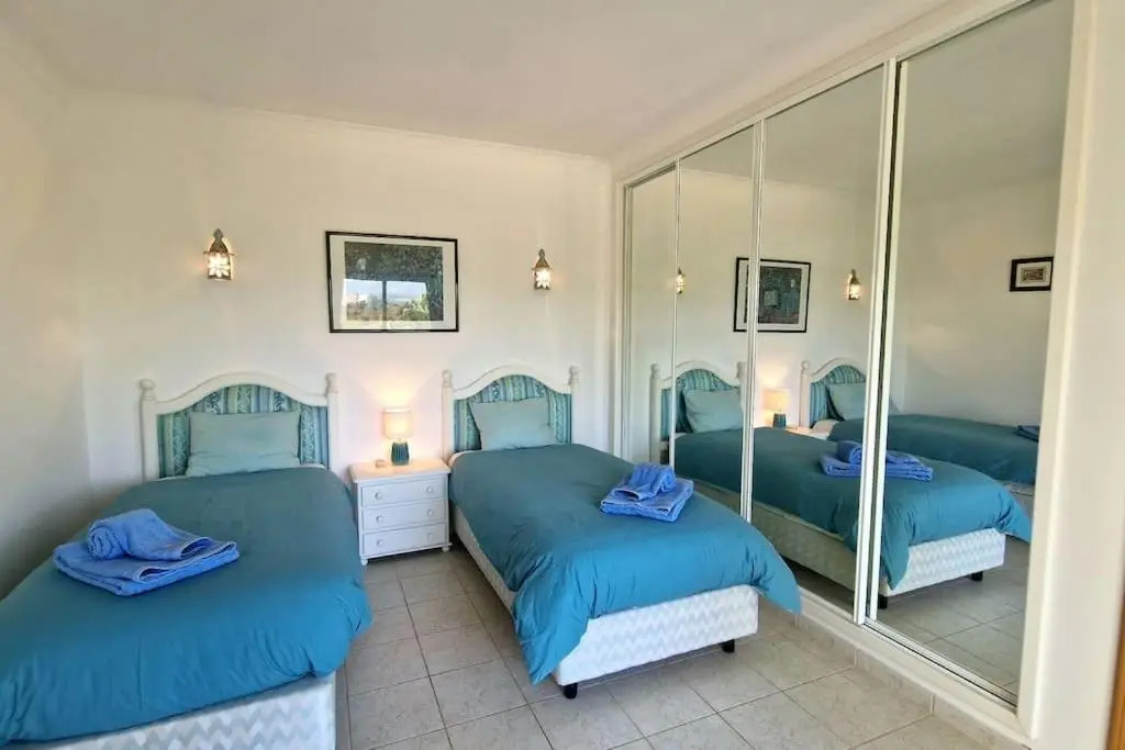 Spacious 3 bedroom apartment with seaview