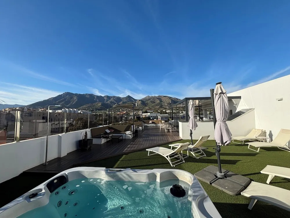 DAOS Suites & Terrace Marbella