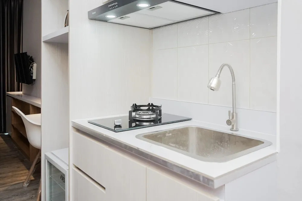 Clean and Tidy Studio Room at Tree Park Apartment