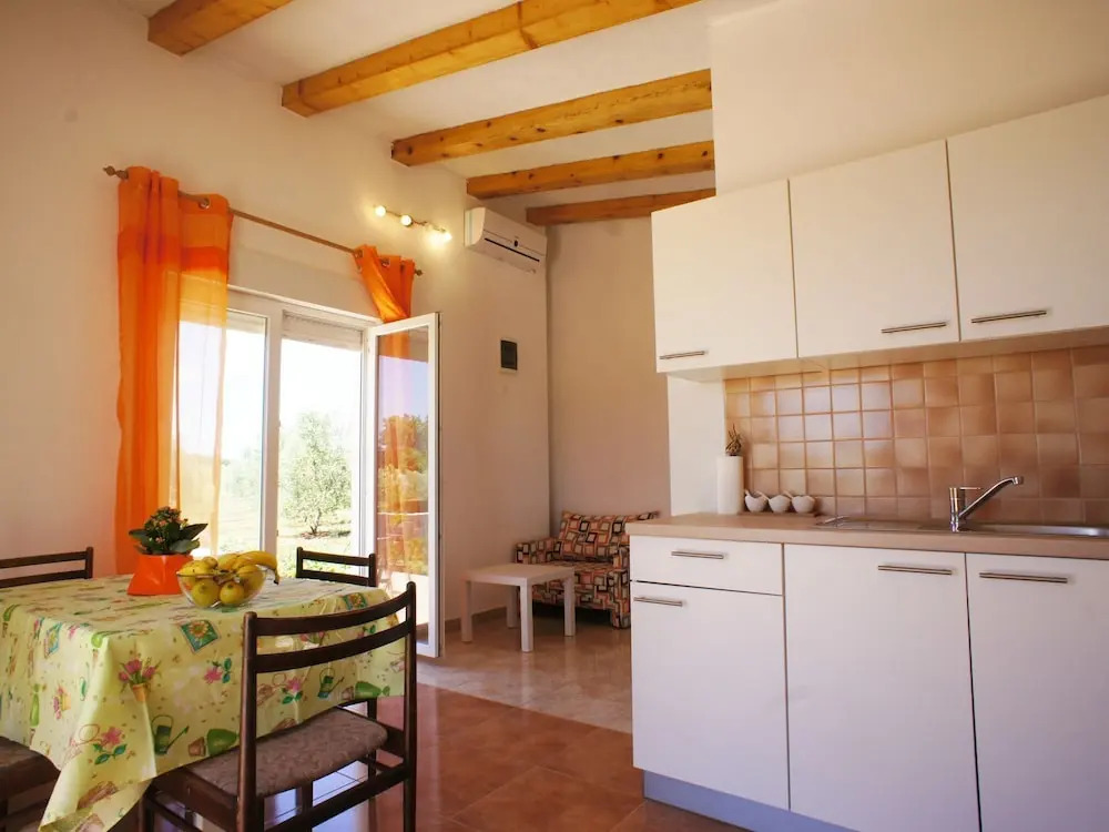 Bungalow With Spacious Garden, Near the Beach in Medulin