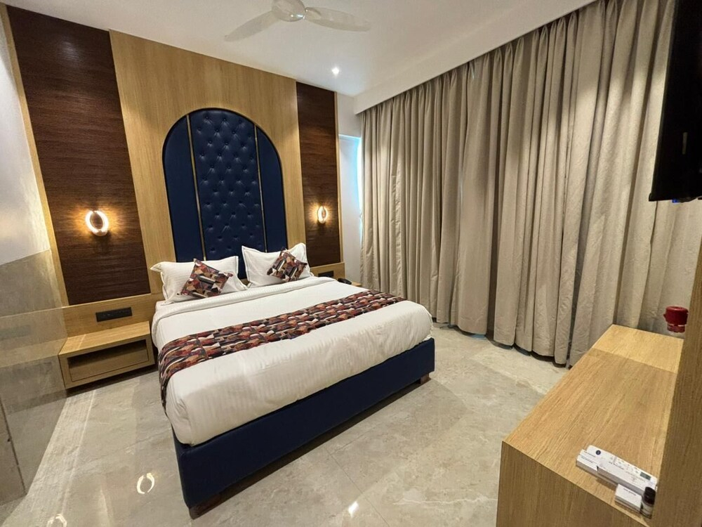Hotel Imperial Suites - Airoli