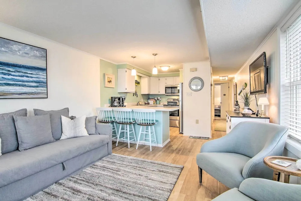 Walk to Maryland Beach: Coastal Condo w/ Balcony