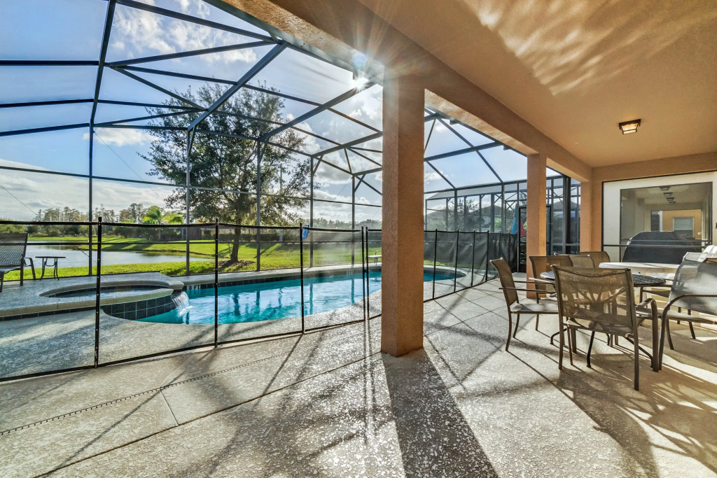 6 Bedrooms 4 Bathrooms Veranda Palms 4457 Np