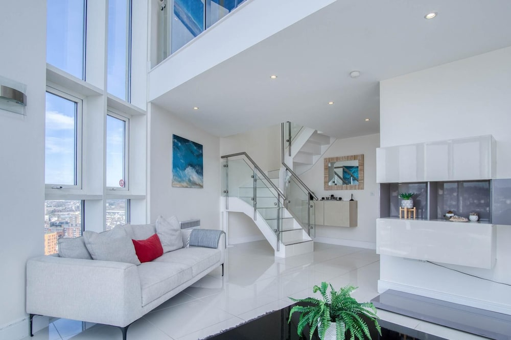 High Floor Meridian Tower - 3 Bedroom - Swansea
