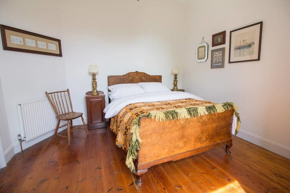 Unique and Private Georgian Farm House In The City