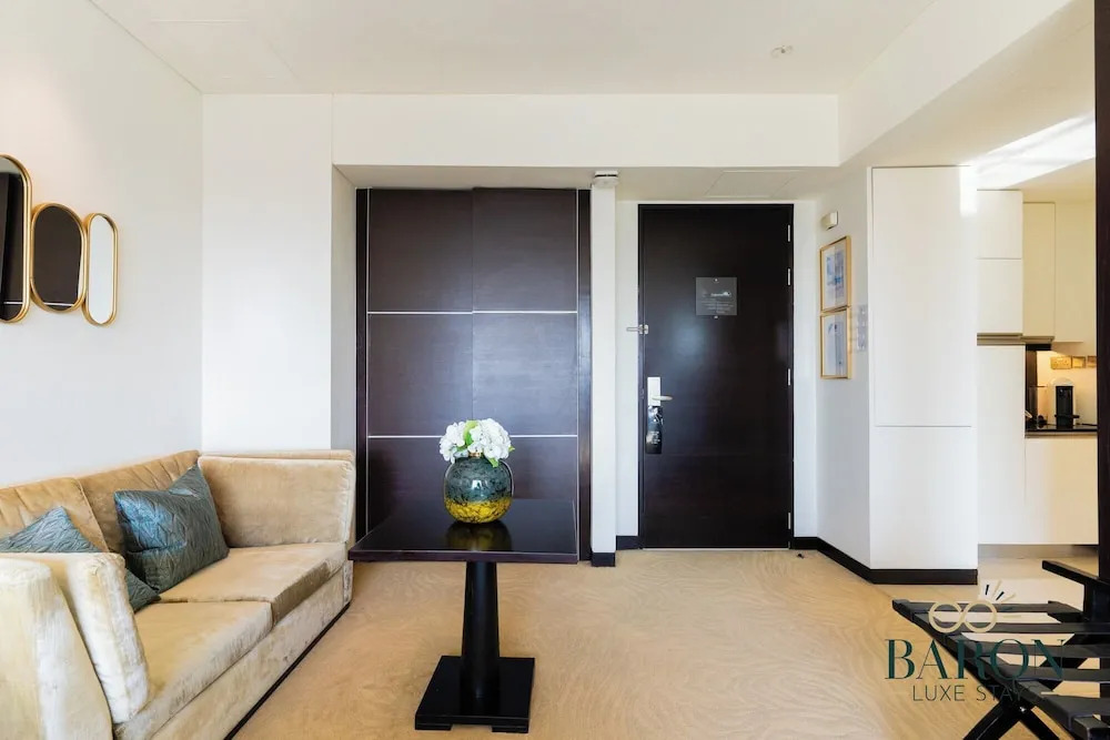 Amazing Studio, Address Marina.