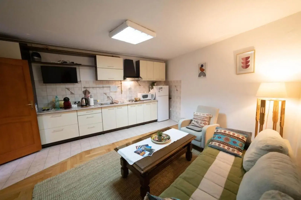 Apartman Yellow House