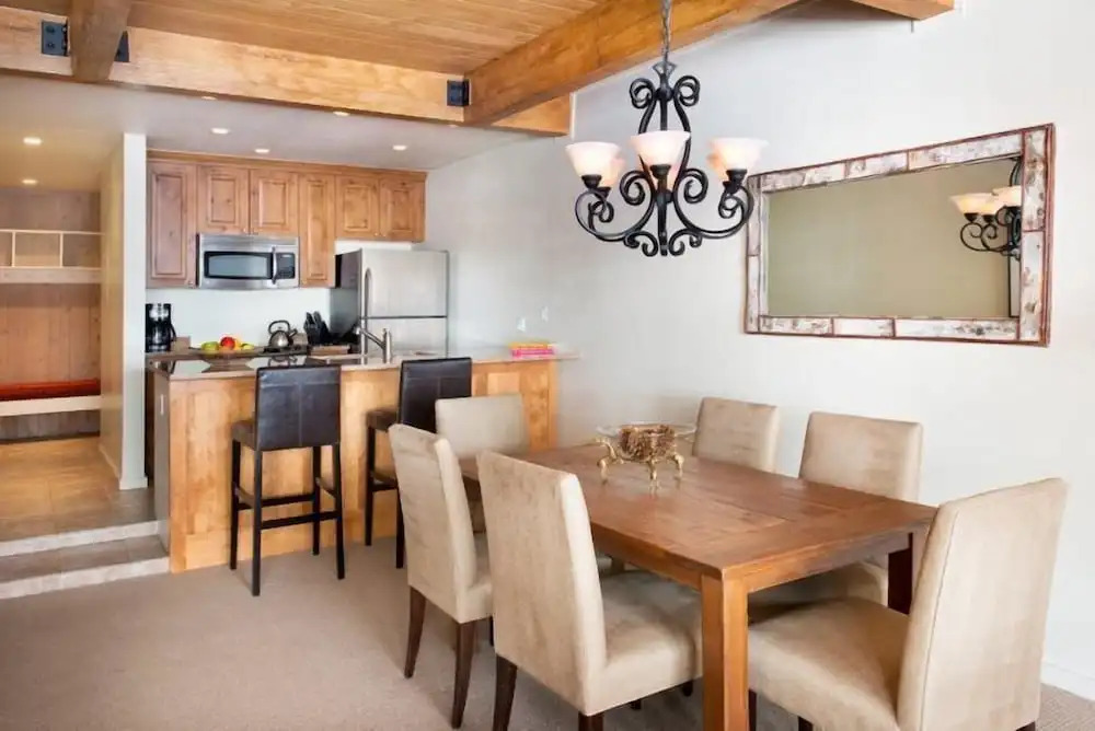 3 Bedroom Mountain Residence In The Heart Of Aspen With Amenities Including Heated Pool, Hot Tubs, Game Room And Spa