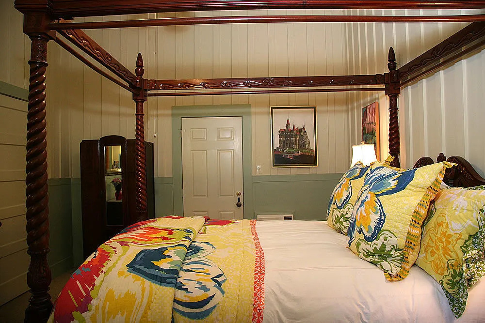 Old Crocker Inn