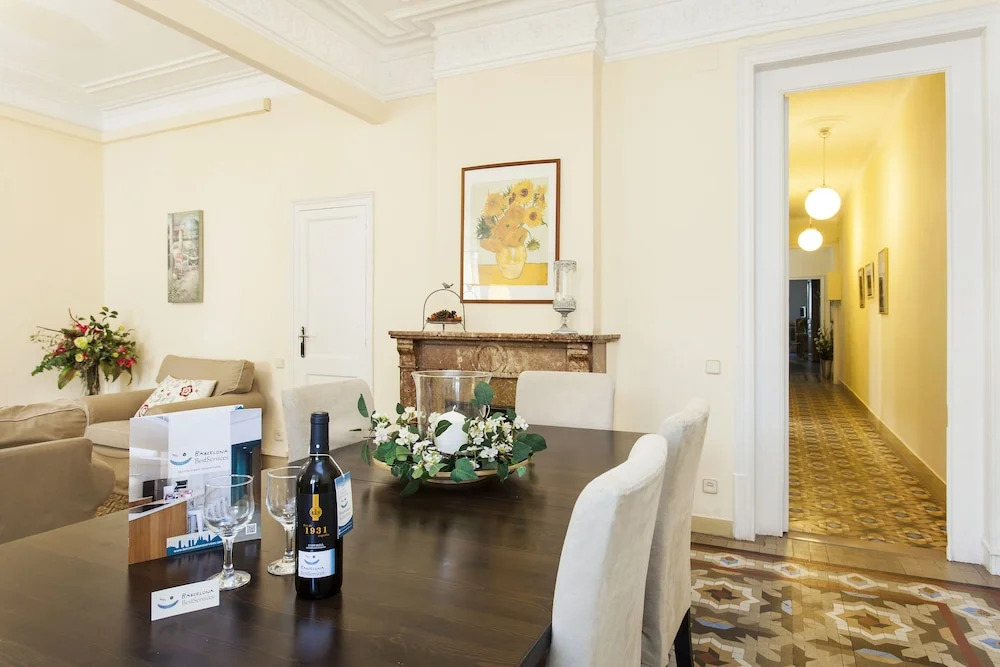1402 - Elegant City Centre Apartment