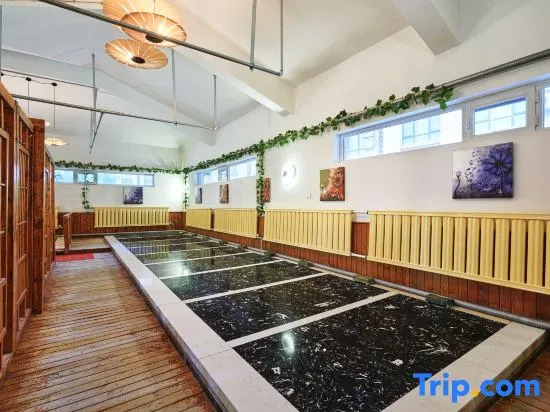 Manpu Tianmu Yangyan Hot Spring Hotel (Zhenbeibao Western Studios See Helan Performing Arts Town)