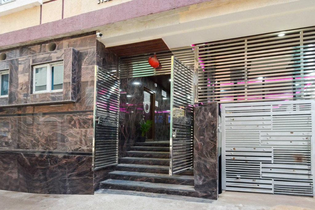 Super Townhouse Kokapet Near GAR