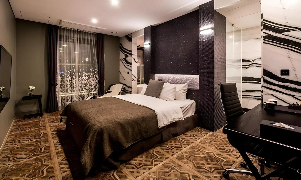 Hotel the May