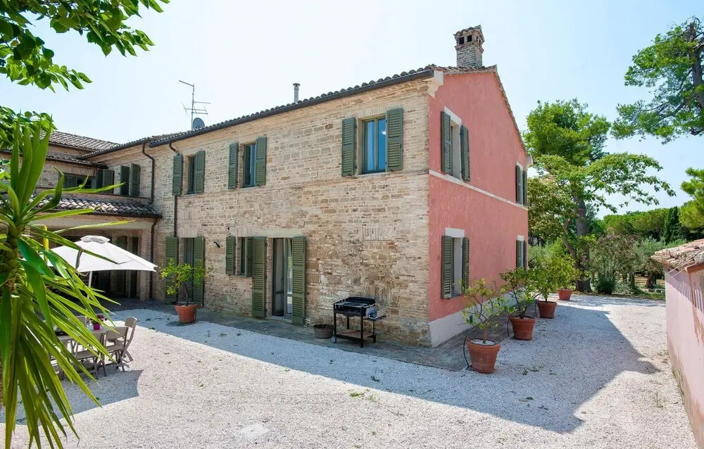 Stunning Apartment in Pesaro With Wifi and 6 Bedrooms