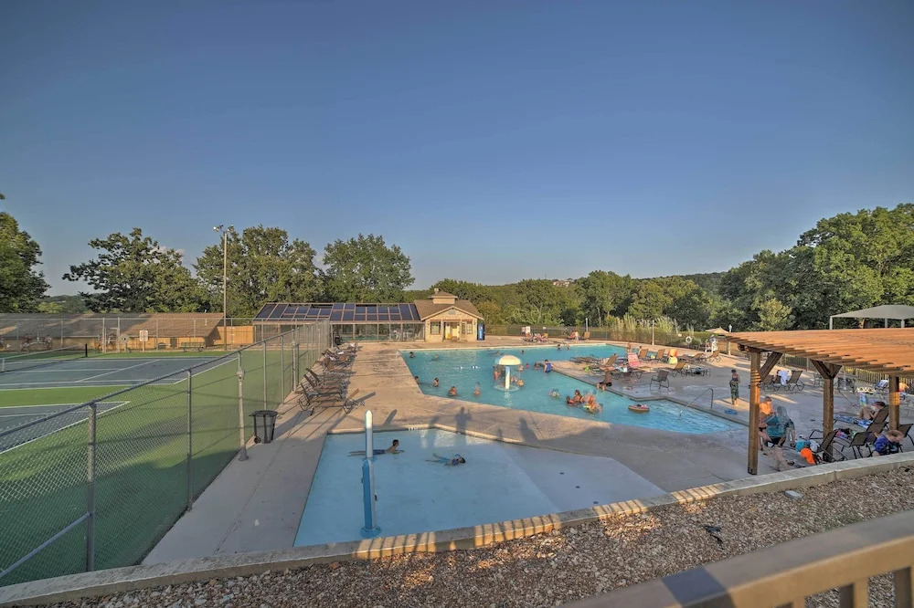 Heated Pool Access: Condo < 5 Mi to Branson Strip!