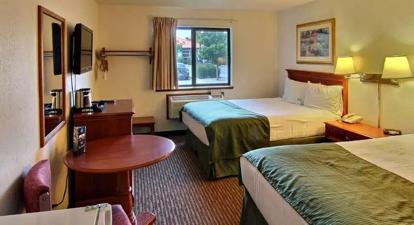 Days Inn & Suites by Wyndham Traverse City