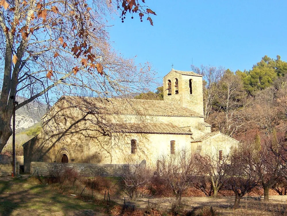 House With 4 Bedrooms in Cucuron, With Private Pool, Furnished Garden
