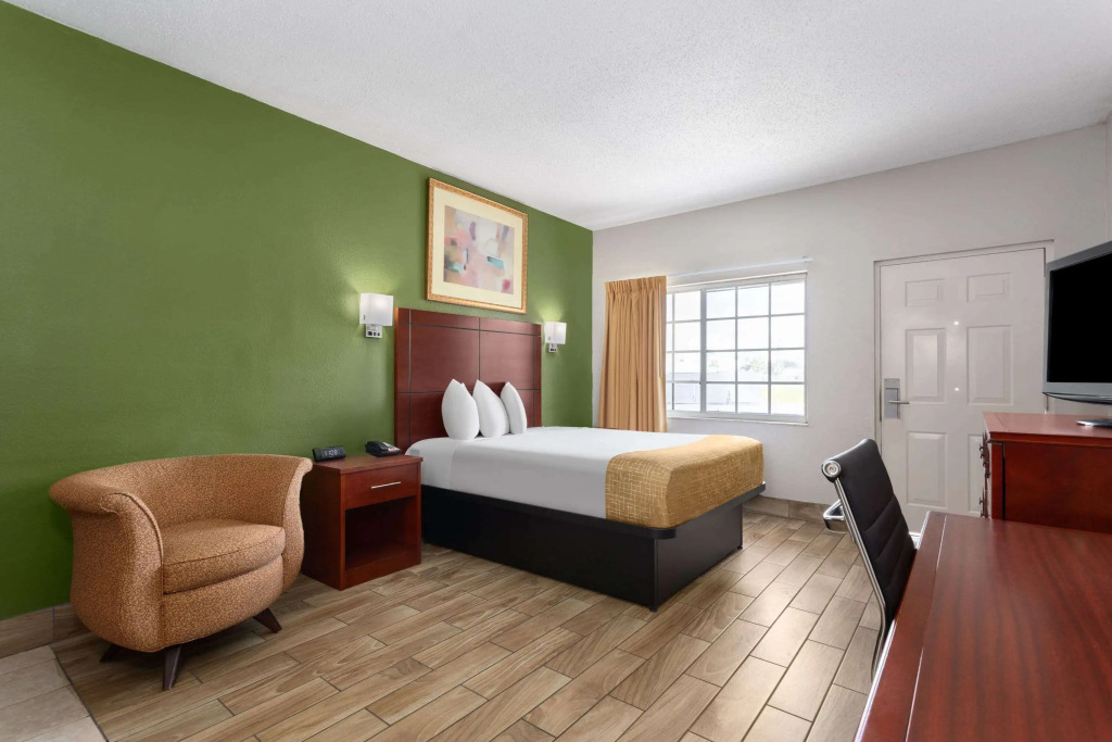 Travelodge Suites by Wyndham Lake Okeechobee