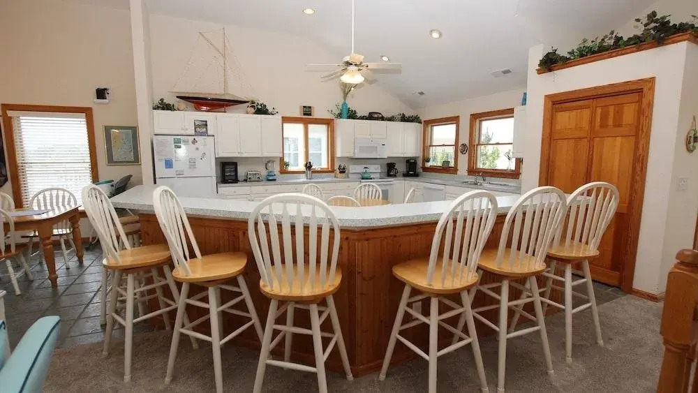 The Green Wave - 7 Br home by RedAwning