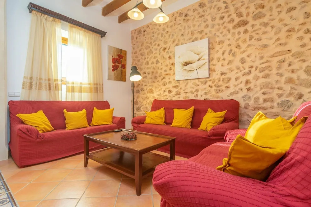 N Amera in Santa y With 5 Bedrooms and 5 Bathrooms