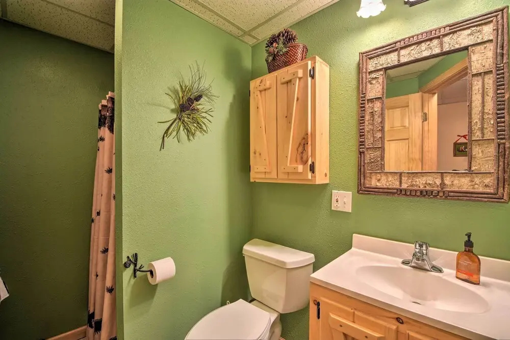 Family-friendly Cabin ~ 1 Mile to Hike & Swim!
