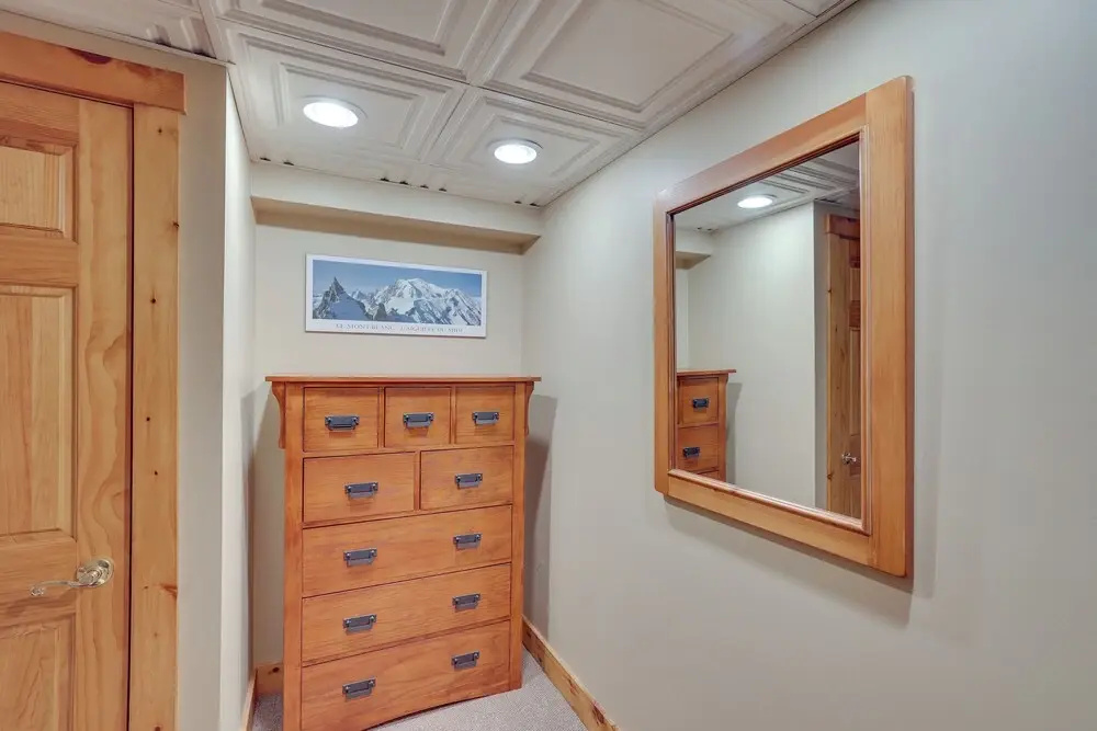 Ski-in/ski-out w/ Sauna in Jay Ski Peak Resort!
