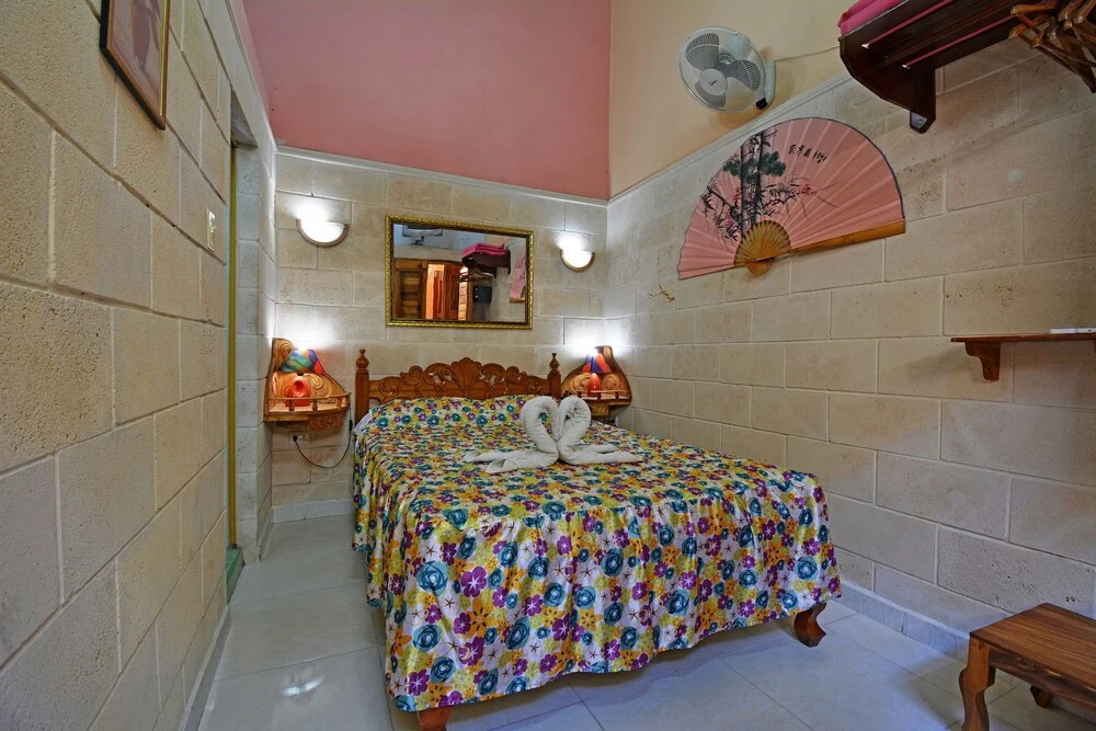 Cadena Hostal Roberto Carlos