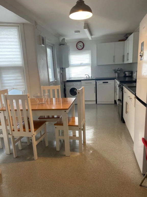 Impeccable 2-bed House in Leytonstone East London