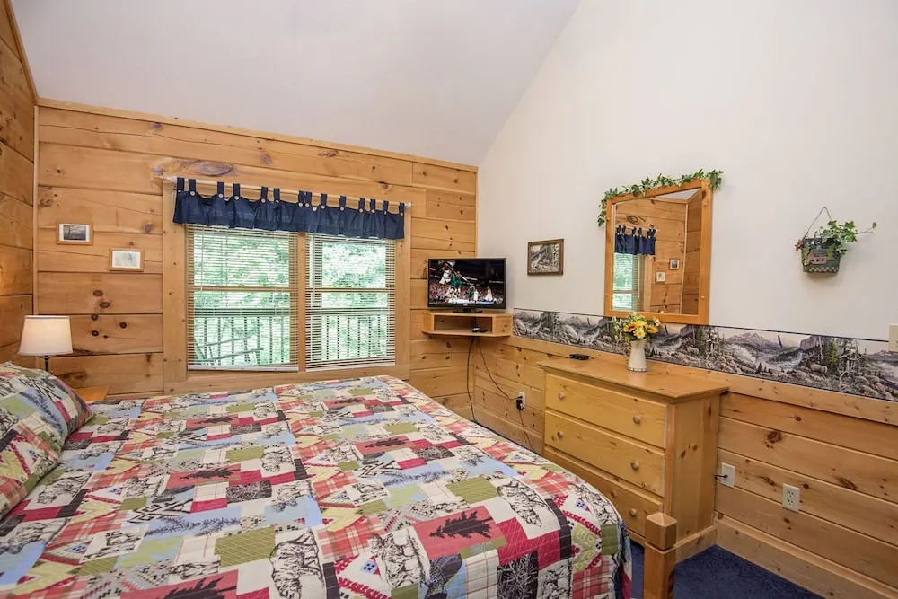 Vivs View by Heritage Cabin Rentals