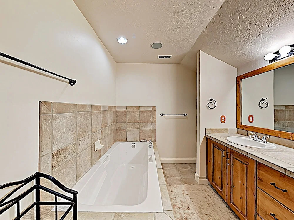 Alpine Haven W/ Private Hot Tub: Near Resorts 3 Bedroom Townhouse