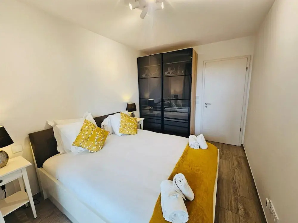 Serene 2 bedroom flat with terrace